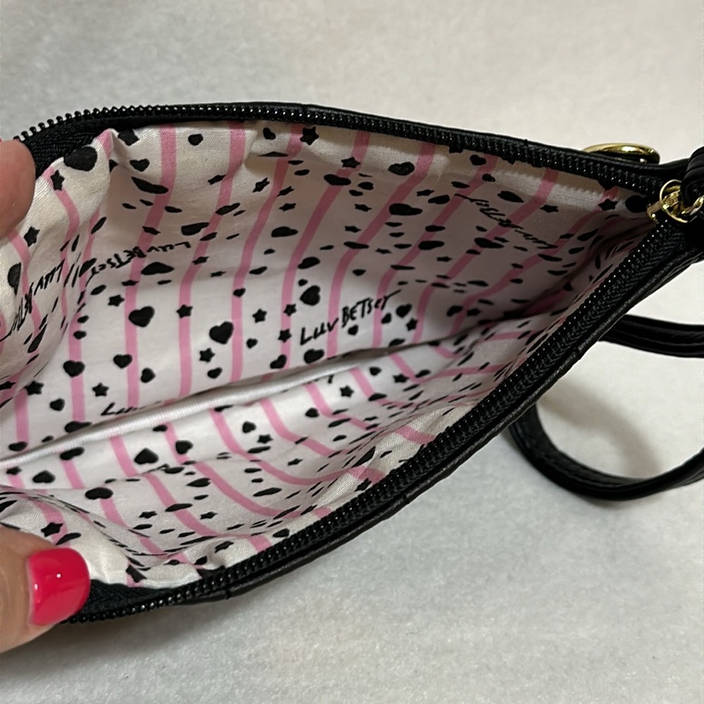 Betsy Johnson Crossbody/Wristlet - Picture 2 of 4